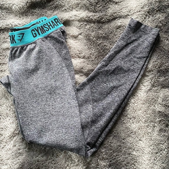 Gymshark Pants - Gray and teal GYMSHARK tights/leggings size large